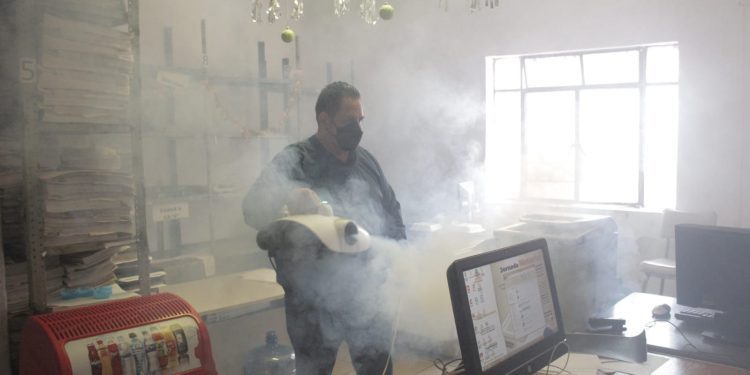 Desinfectan instalaciones del ayuntamiento de Cuernavaca