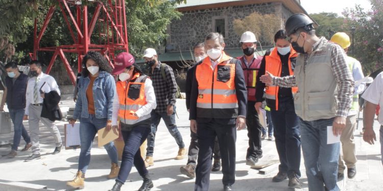 El alcalde municipal de Cuernavaca, supervisa las obras que se están llevando a cabo en Patios de la Estación