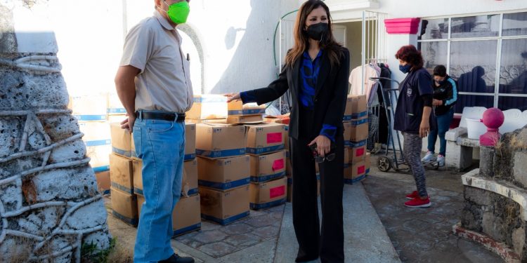 DIF Cuernavaca realiza donación de solución para diálisis al IMSS