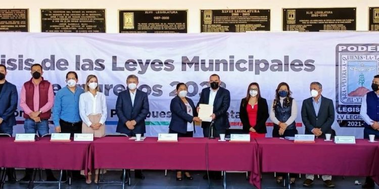 Recibe el legislador local Agustín Alonso solicitudes de modificación de leyes de ingresos municipales