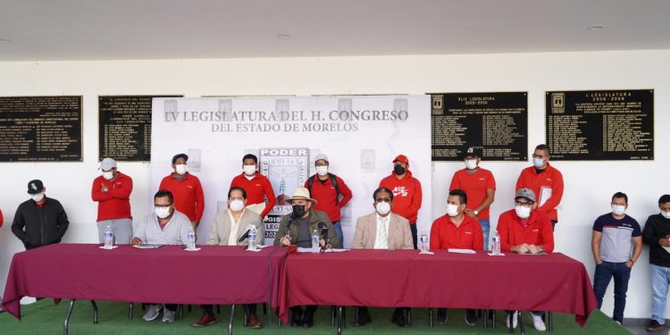 En solidaridad con los extrabajadores de Nissan; Agustín Alonso instala mesas de atención y orientación