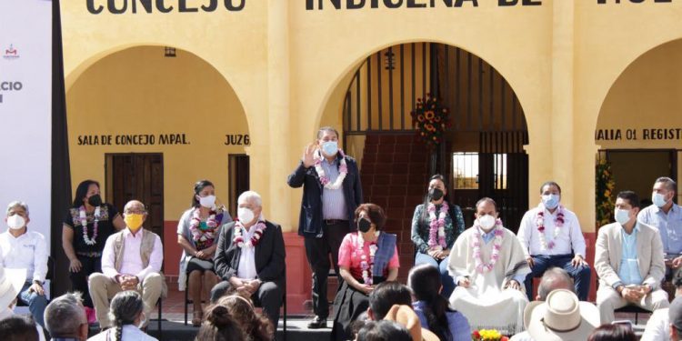 Continua recorrido del gobernador de Morelos; Ahora acudieron a inauguración del palacio municipal en Huayapan