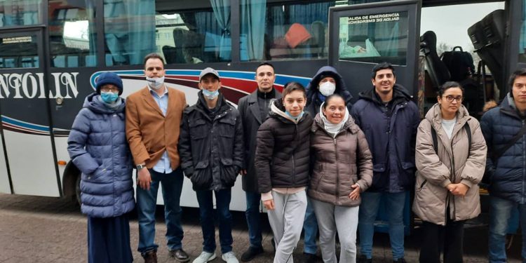 Mexicanos que radicaban en Ucrania son trasladados a Rumania