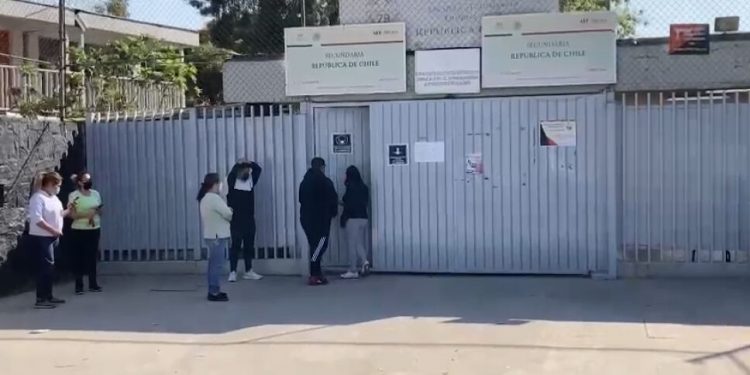 Estudiante ingresa una arma a secundaría en Iztapalapa y se dispara