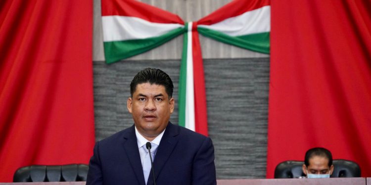 Llama presidente de la mesa directiva a “La unidad de mujeres y hombres” durante el Parlamento de Mujeres 2022