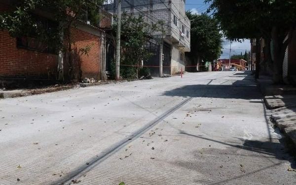 Gran avance en trabajos de pavimentación en Calle Clavel de la Col. Antonio Barona