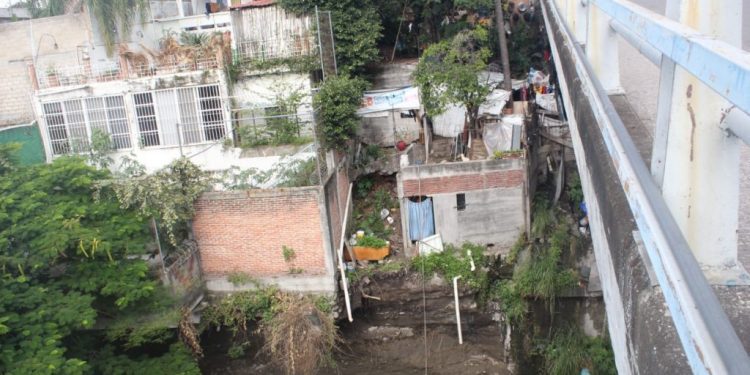 Para evitar accidentes, el ayuntamiento de Cuernavaca exhorta a todas aquellas personas con asentimientos irregulares a reubicarse