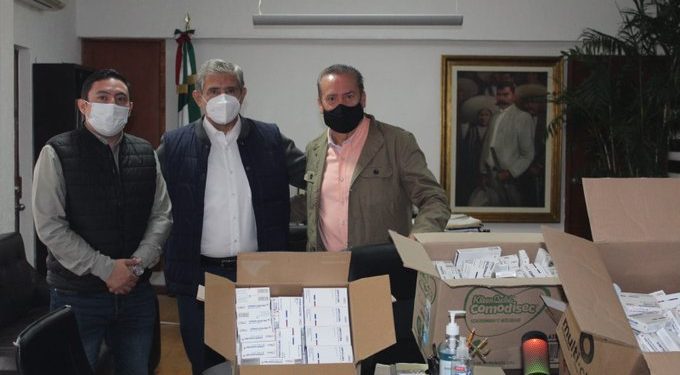 El ayuntamiento de Cuernavaca recibe donaciones de medicamento por Farmacias del Ahorro
