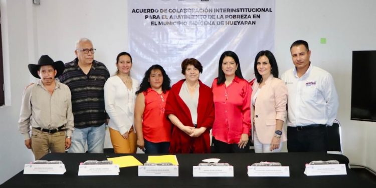 Sumar esfuerzos para abatir la pobreza y rezago social en Hueyapan, compromiso de Mirna Zavala