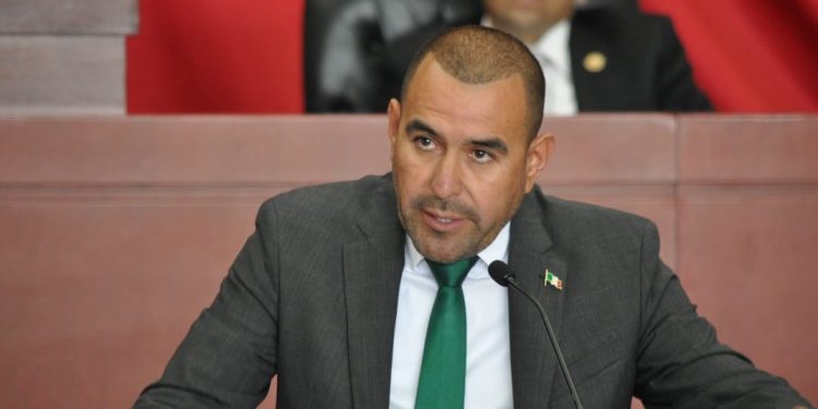 Exige Agustín Alonso que se respete la autonomía del Congreso