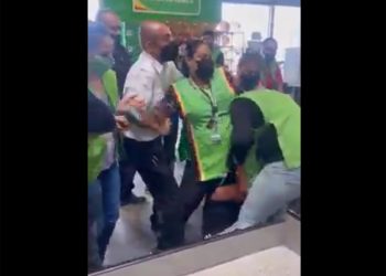 Video: Mujeres armar trifulca en Bodega Aurrera; Se enteraron que compartían al mismo hombre