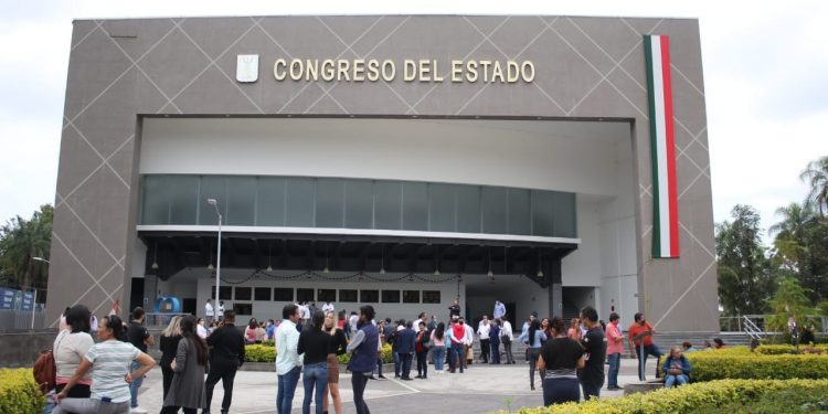 Tras sismo detectado; diputados y personal del Congreso de Morelos desalojan el recinto para inspección de infraestructura