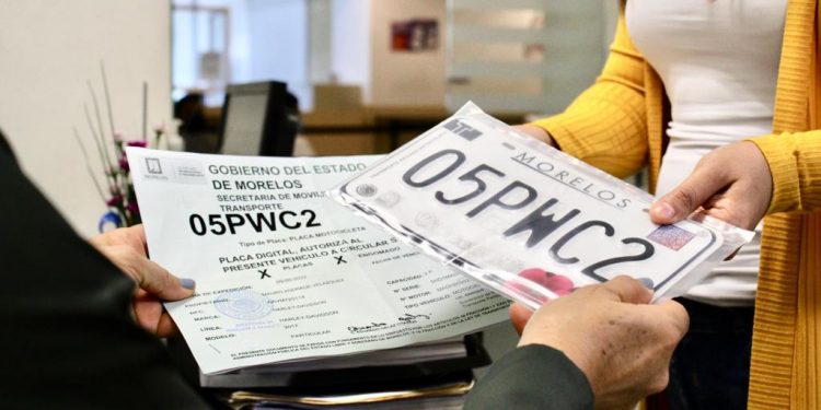 Llama SMyT a automovilistas a realizar el canje de placas
