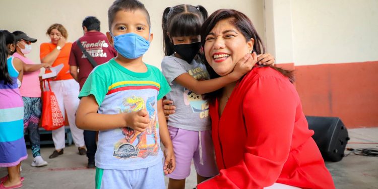 Ariadna Barrera busca mejorar el rendimiento escolar de los niños jiutepequences a través de insumos estudiantiles