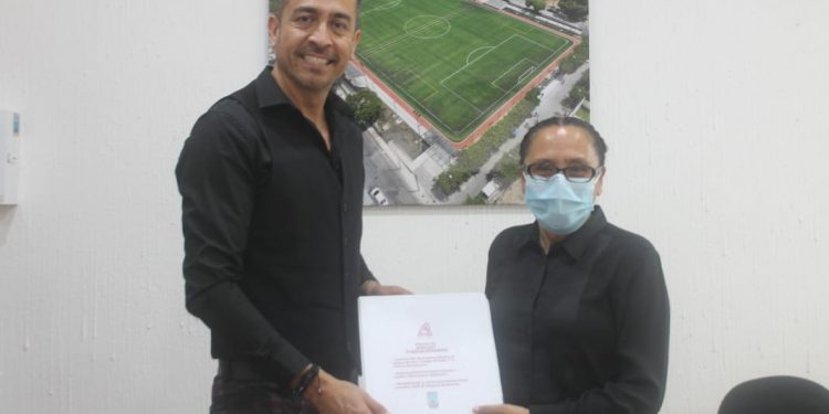 Gestiona Arturo Pérez recursos para rehabilitar carreteras de la zona sur de Morelos