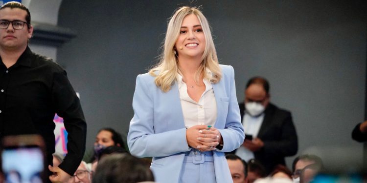 Rinde diputada Andrea Gordillo su primer informe de resultados