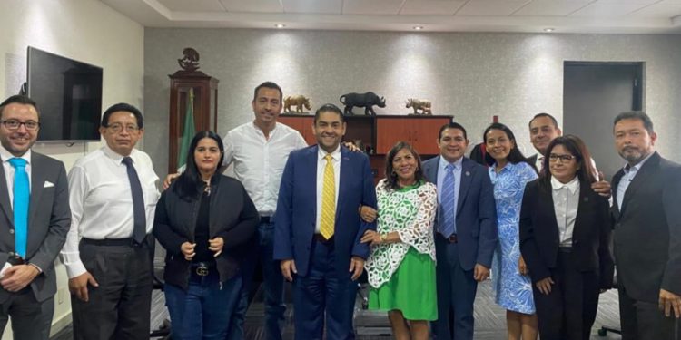 Se reune el diputado Arturo Pérez Flores con magistrados del TSJ