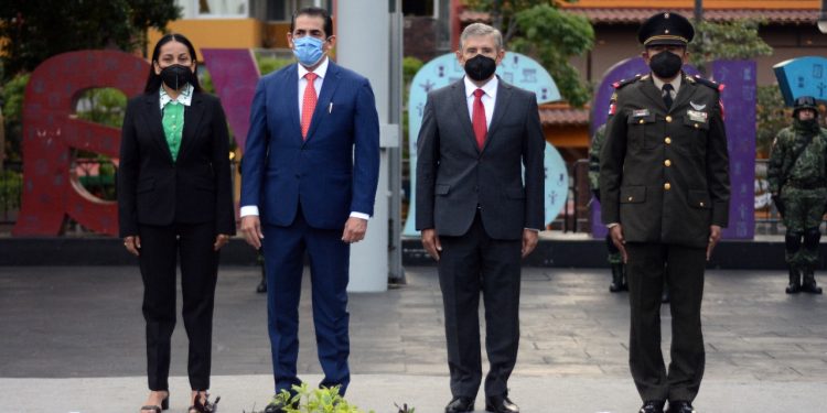 Ayuntamiento de Cuernavaca realiza ceremonia de izamiento y honores a la Bandera en Plaza de Armas