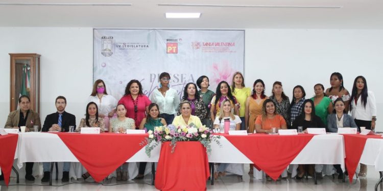 Reconoce Tania Valentina a mujeres luchadoras por la igualdad de género