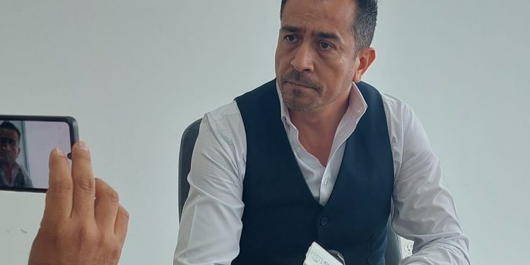 Llama Arturo Pérez Flores al dialogo y civilidad a los integrantes del cabildo de Tlalnepantla