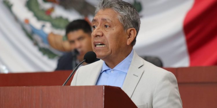 Proteger el patrimonio de las personas adultas mayores, plantea Alejandro Martínez