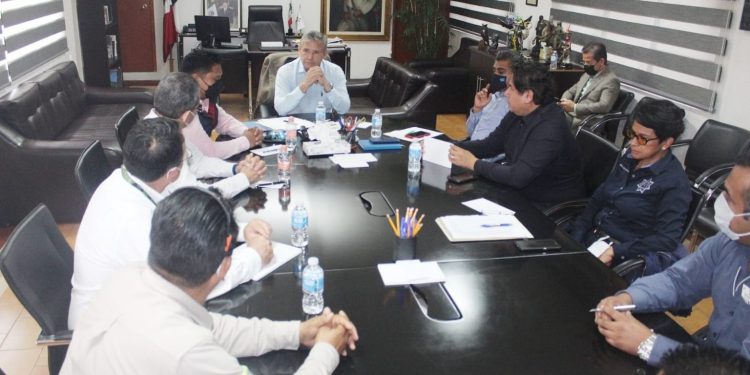 Acuerdan mantenimiento de mobiliario y tapaderas de CFE y empresas de telecomunicaciones en Cuernavaca