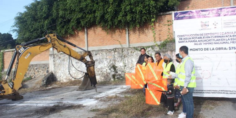Dan inicio trabajos de construcción de depósito de agua potable en escuela secundaria de Santa María Ahuacatitlan