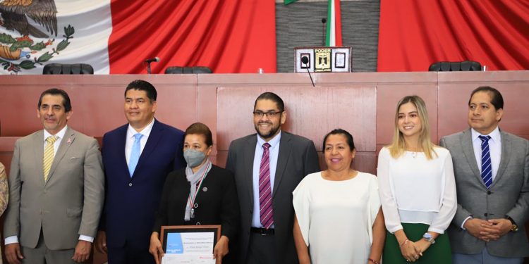 Entrega Congreso de Morelos reconocimiento al Mérito Médico 2022 a la doctora Hilda Rangel Flores