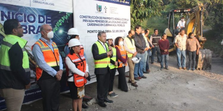 La Secretaría de Obras Públicas de Cuernavaca realiza trabajos de pavimentación en la Colonia Lázaro Cárdenas del Rio