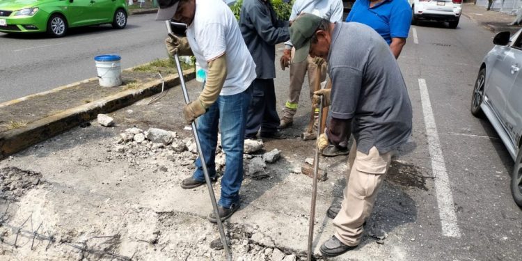 Realiza ayuntamiento de Cuernavaca trabajos de sustitución de la rejilla ubicada en la Av. Emiliano Zapata
