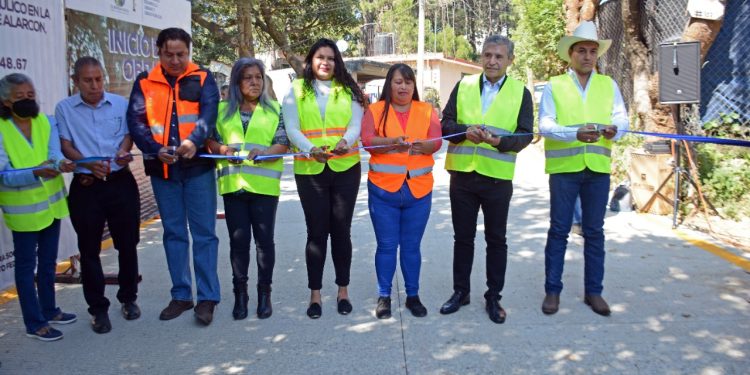 Ayuntamiento de Cuernavaca entrega a vecinos de Ahuatepec la construcción con pavimento hidráulico en Calle Alarcón