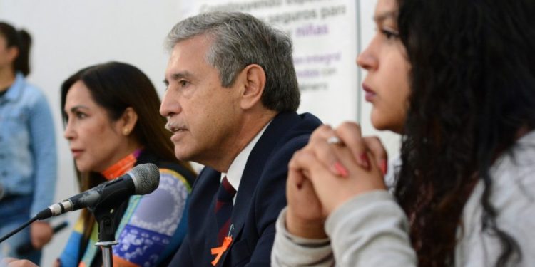Refrenda José Luis Urióstegui salvaguardar los derechos y la dignidad de las mujeres