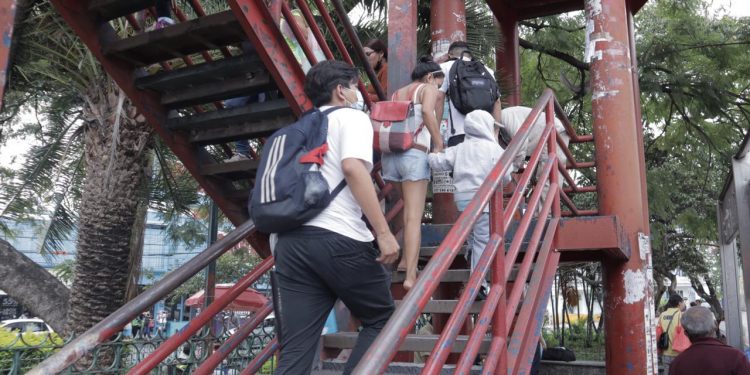 Repara el ayuntamiento de Cuernavaca puentes peatonales en la entidad