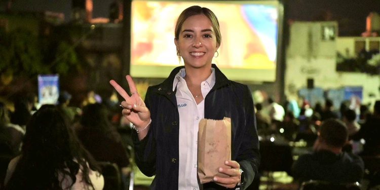 Pone en marcha Andy Gordillo programa “Cine en tu colonia”