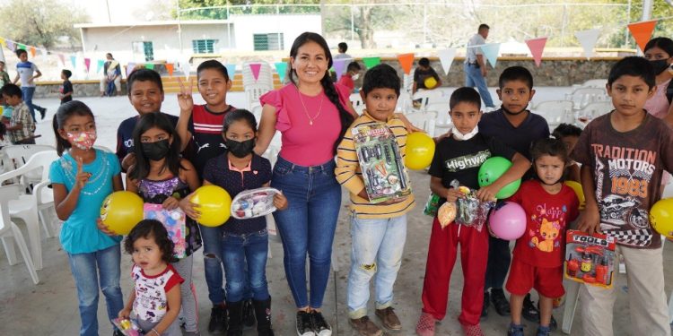 Refrenda la diputada Verónica Kempis compromiso con la niñez del Distrito X