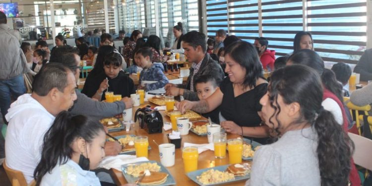 Promueve DIF Cuernavaca la convivencia con desayunos entre niñas, niños y sus familias