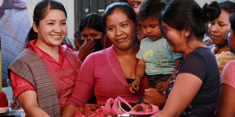 Lleva la diputada Macrina Vallejo apoyo alimentario a su distrito