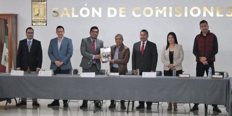 Reciben diputados el Cuarto Informe de gobierno del Poder Ejecutivo del Estado