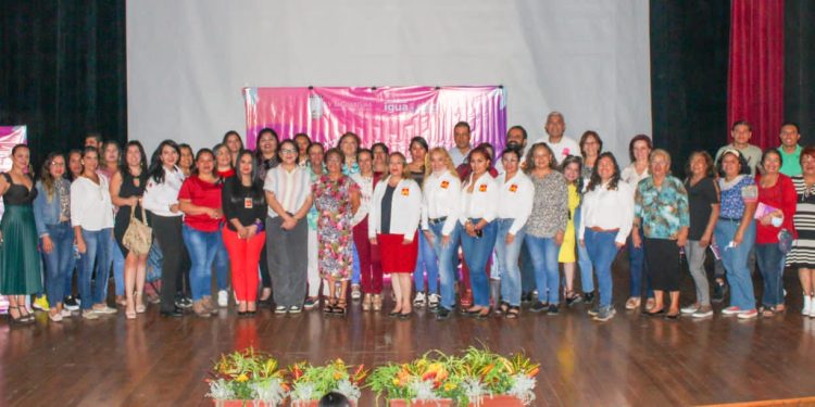 Exigen desde el Parlamento de mujeres la aprobación de la Ley 3 de 3