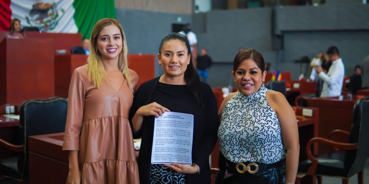 Presenta Verónica Anrubio iniciativa para que parejas homoparentales puedan adoptar en Morelos