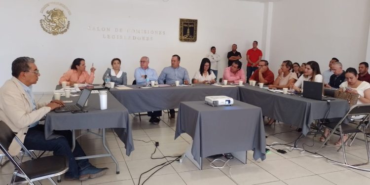 Se reune la comisión legislativa especial para el seguimiento de casos de feminicidio en Morelos con el comisionado estatal de seguridad