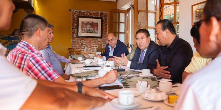 Sostiene Víctor Mercado Salgado reunión con concesionarios de rutas unidas