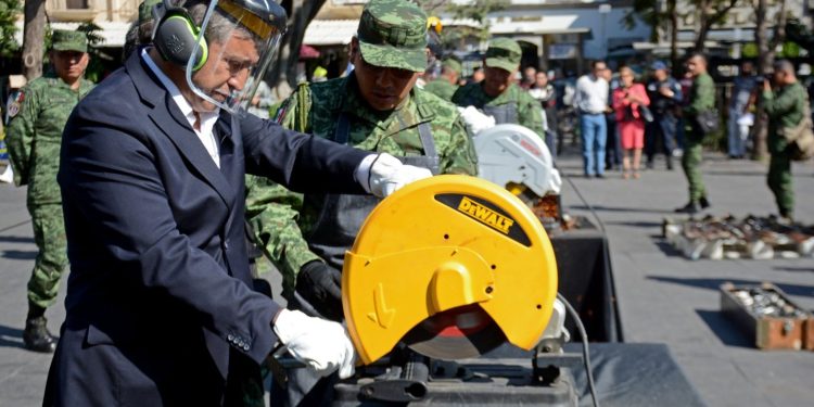 Participa José Luis Urióstegui en ceremonia para la destrucción de armamento decomisado en Cuernavaca y otros municipios
