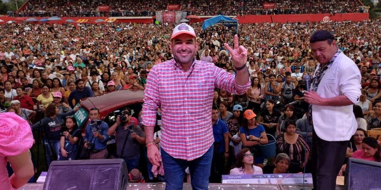 Celebra Agustín Alonso a más de 15 mil mamás de Yautepec