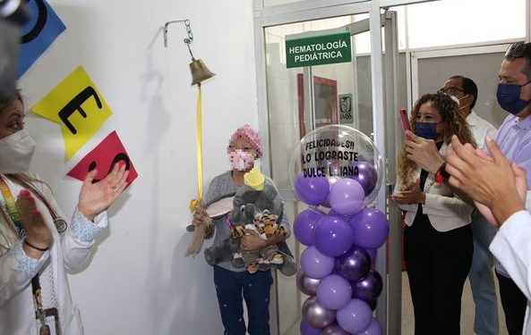 Concluye niña de 12 años tratamiento contra el cáncer en IMSS Morelos