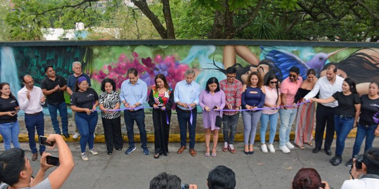 Entrega el Instituto de la Mujer de Cuernavaca mural intervenido por mujeres con mensajes de sororidad e identidad en San Antón