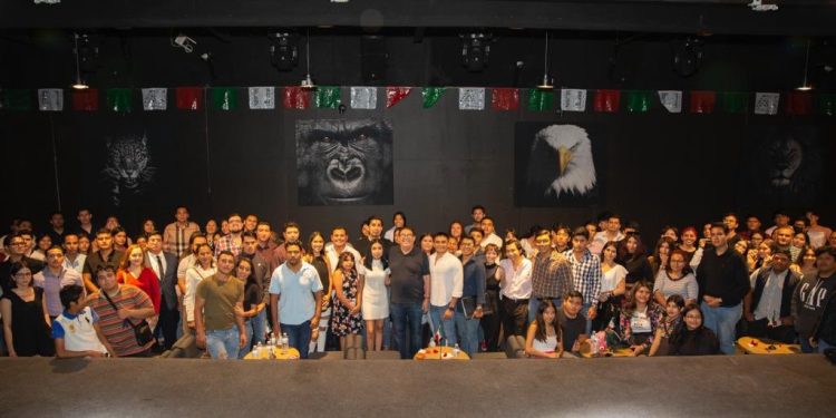 Sostiene Víctor Mercado encuentro con jóvenes con el objetivo de impulsarlos a emprender