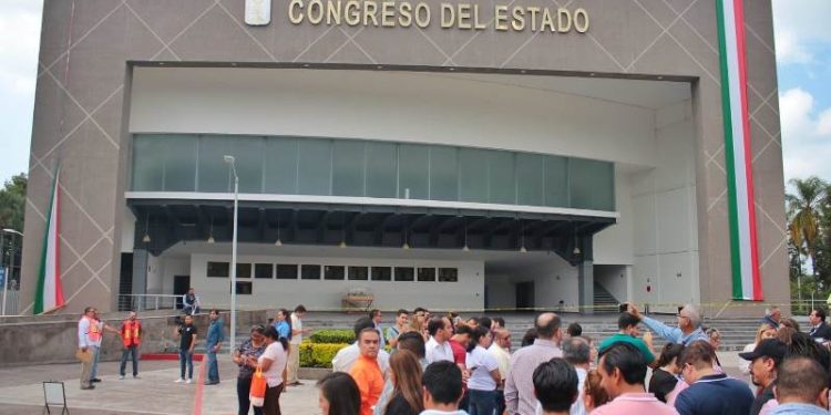 Se evacuan más de 440 personas durante simulacro de sismo realizado en el congreso de Morelos