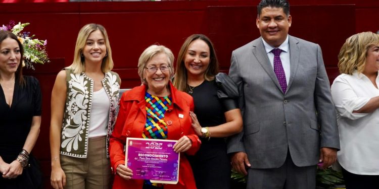 Recibe Patricia Lavín Calderón la Presea Xochiquetzalli 2023