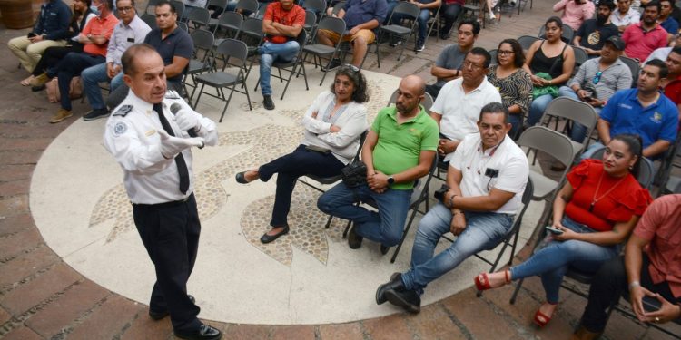 Capacita Secretarío Ejecutivo de Seguridad municipal a conductores de plataformas de aplicación en Cuernavaca